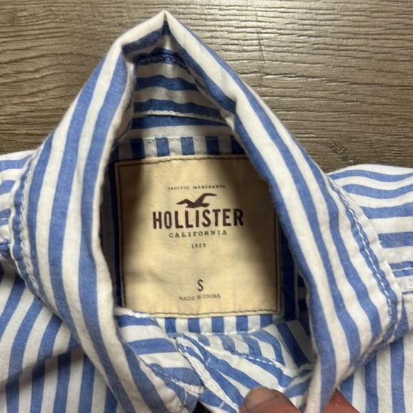 Hollister button down shirt - Picture 3 of 4